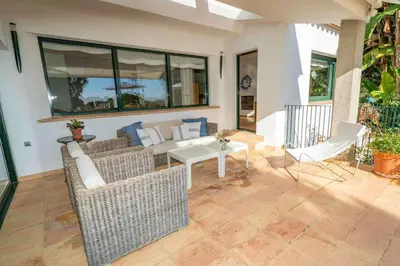 Un balcón o terraza de Villa Les Oliveres Piscina Privada Vistas Mar Aire Acondicionado