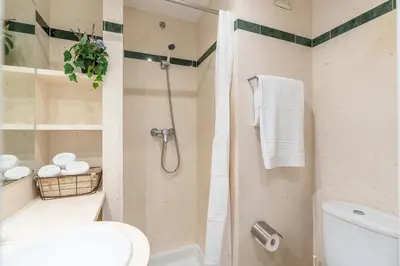Un baño de Loft privado reformado centro Girona 3min AVE