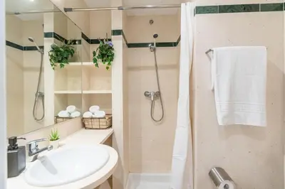 Un baño de Loft privado reformado centro Girona 3min AVE