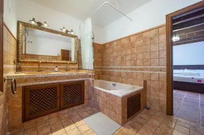 Un baño de Casa de Lujo en Torre Valentina