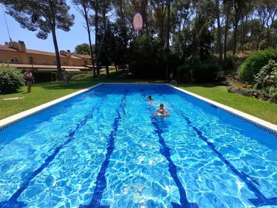 Piscina en o cerca de Nice house and pool by the golf course and close to the sea!