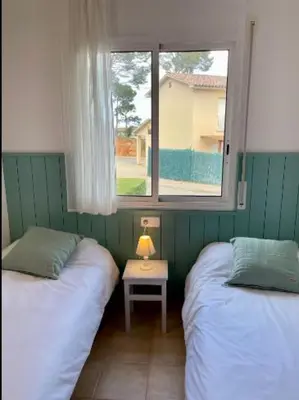 Cama o camas de una habitación en Nice house and pool by the golf course and close to the sea!