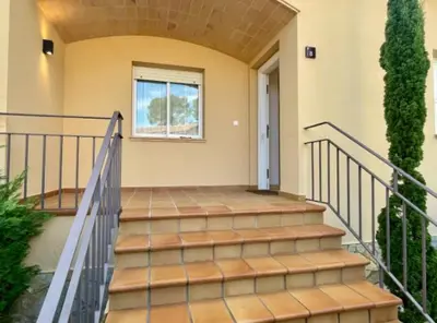 Plano de Nice house and pool by the golf course and close to the sea!