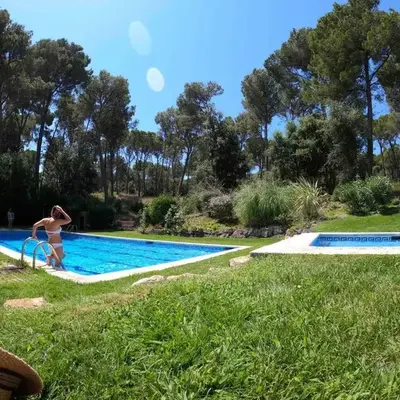 Nice house and pool by the golf course and close to the sea!