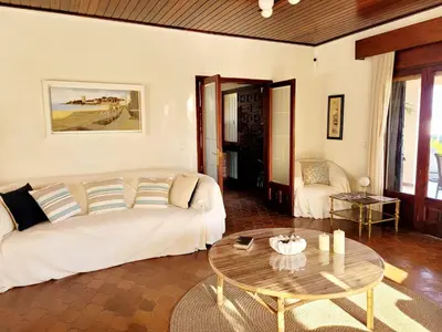 Zona de estar de Encantadora villa con piscina climatizada marzo 2026