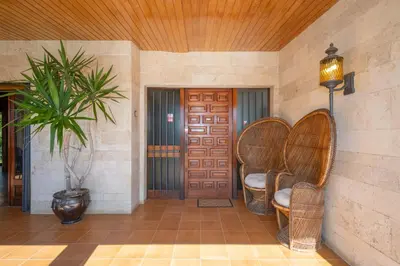 Plano de Encantadora villa con piscina climatizada marzo 2026