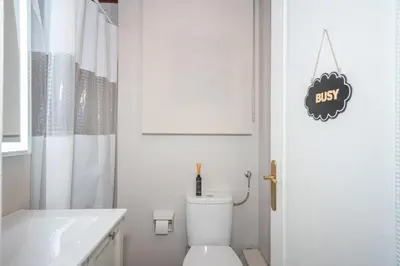 Un baño de Encantadora villa con piscina climatizada marzo 2026