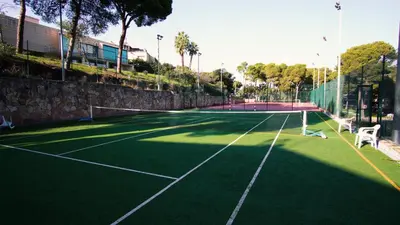 Instalaciones para jugar a tenis o squash en Apartamento EDEN MAR I by HR COSTABRAVA o alrededores