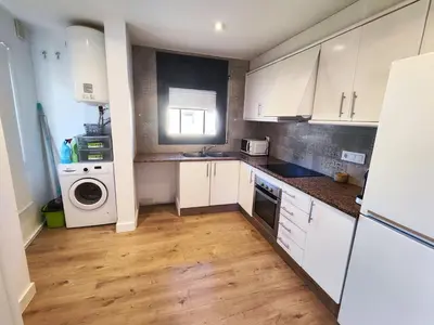 Una cocina o zona de cocina en Apartamento a 100m de la playa