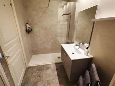 Un baño de Apartamento a 100m de la playa
