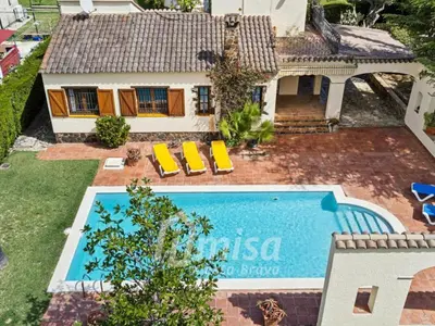 Piscina en o cerca de Villa Linda