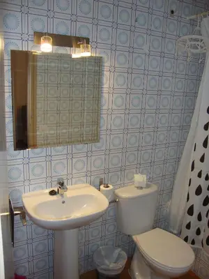 Un baño de Apartaments Claudi