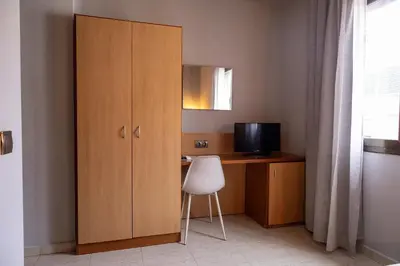 Una televisión o centro de entretenimiento en Hotel Sant Celoni
