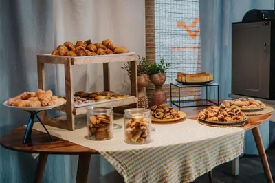 Comida en o cerca de este hotel