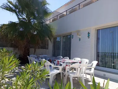 Un balcón o terraza de Family villa with sea view and pool
