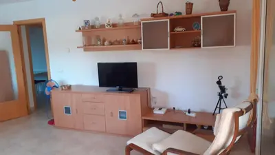 Una televisión o centro de entretenimiento en Playa en Costa Brava, Catalunya, con piscina