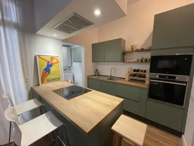 Una cocina o zona de cocina en Stylish 3 Bedroom Apartment