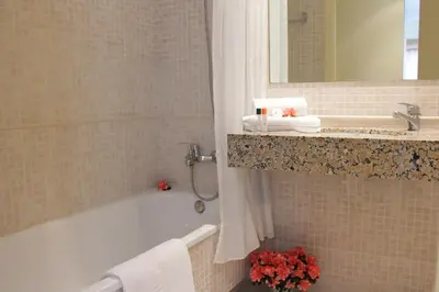 Un baño de Apartaments Tamariu