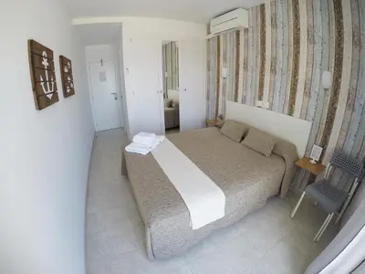 Cama o camas de una habitación en Hostal del Mar