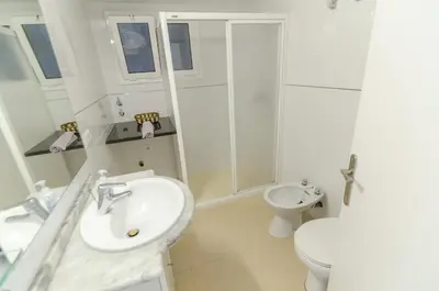 Un baño de Apto Lyra cerca de playa 5 huéspedes
