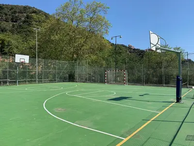 Instalaciones para jugar a tenis o squash en Penthouse - Balcony - Private Beach - Private Pool o alrededores