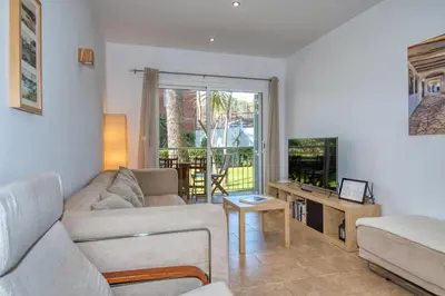 Una televisión o centro de entretenimiento en Apartment with Pool and Tennis