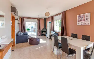 Zona de estar de 4 Bedroom Stunning Home In Vidreres