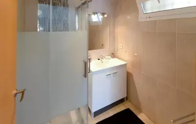 Un baño de 4 Bedroom Stunning Home In Vidreres