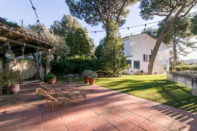 Jardín al aire libre en Villa Canadell con Parking Piscina y Barbacoa