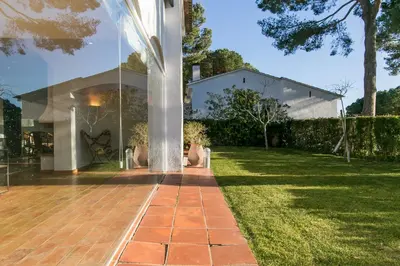 Jardín al aire libre en Villa Canadell con Parking Piscina y Barbacoa
