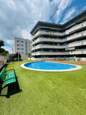 Piscina en o cerca de Hermoso piso en un paso de la Playa de Fenals con piscina
