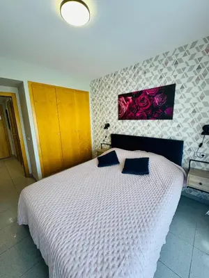 Cama o camas de una habitación en Hermoso piso en un paso de la Playa de Fenals con piscina