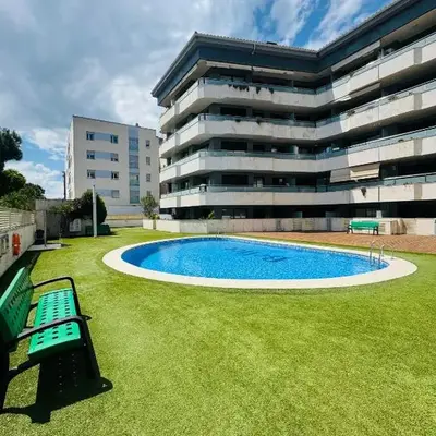 Hermoso piso en un paso de la Playa de Fenals con piscina
