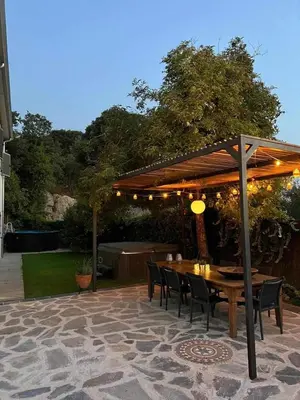 Plano de Villa - Casco Antiguo de Girona - Piscina y Jardín