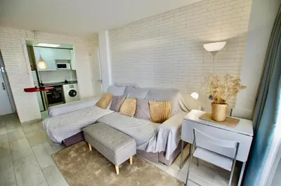 Una cocina o zona de cocina en V&V LLORET- Apartment Carabella centro Lloret con vistas mar