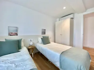 Cama o camas de una habitación en LLOGUER30 Llevantí, near the sea