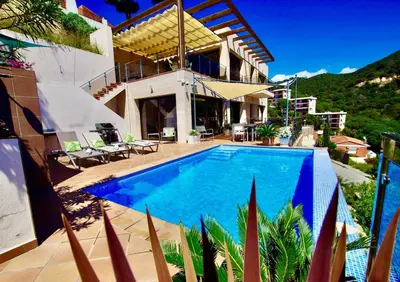 Piscina en o cerca de V&V LLORET- Villa Marie luxury house with air conditioning