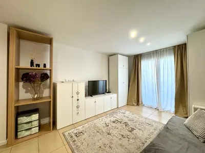 Una televisión o centro de entretenimiento en Trimar Holidays Apartment