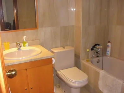Un baño de APARTAMENTO ÁTICO CON TERRAZA a 2 MINUTOS DE LA PLAYA