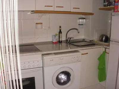 Una cocina o zona de cocina en APARTAMENTO ÁTICO CON TERRAZA a 2 MINUTOS DE LA PLAYA