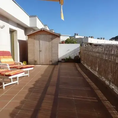 APARTAMENTO ÁTICO CON TERRAZA a 2 MINUTOS DE LA PLAYA