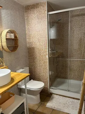 Un baño de Calonge Ca la Noni