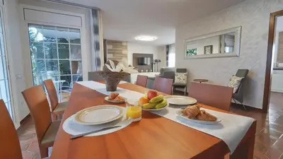 Zona de estar de SeaHomes Vacations - Villa Chill & Pool 200m Beach