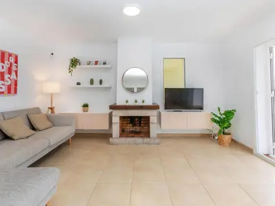 Una televisión o centro de entretenimiento en Holiday Home El Moli-1 by Interhome