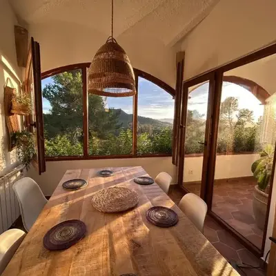 PRAGA 2 - Encantadora casa con piscina y vistas al bosque!