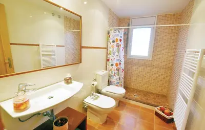 Un baño de 7 Bedroom Lovely Home In Santa Susanna