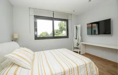 Una televisión o centro de entretenimiento en Pet Friendly Home In Santa Susanna