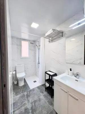 Un baño de Hotel LM