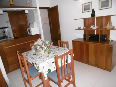 Una cocina o zona de cocina en APARTAMENTO CERCA DE LA PLAYA CON PISCINA y PARKING