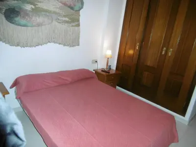 Cama o camas de una habitación en APARTAMENTO CERCA DE LA PLAYA CON PISCINA y PARKING